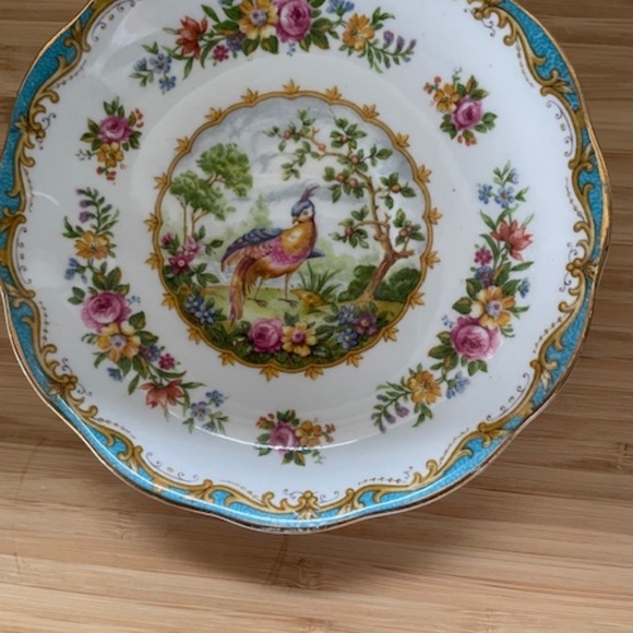 Royal Albert Creamer and Saucer - Picture 4 of 7